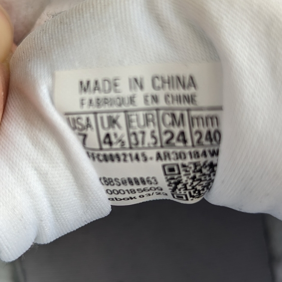 White Reebok sneakers size us 7 - Picture 2 of 2